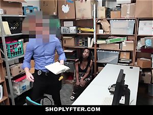 Shoplyfter - deep throating cock To Avoid prison